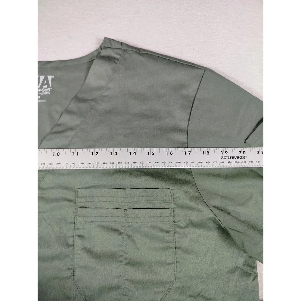 UA Butter-Soft Scrub Top Mens Medium Green V Neck Texas Health Hospital Nurse ER